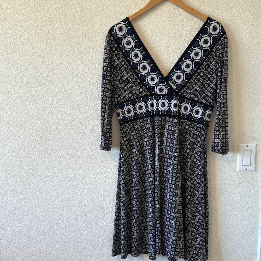 Maggy London 1990’s v-neck, A-line fit&flare print dress, size 14P